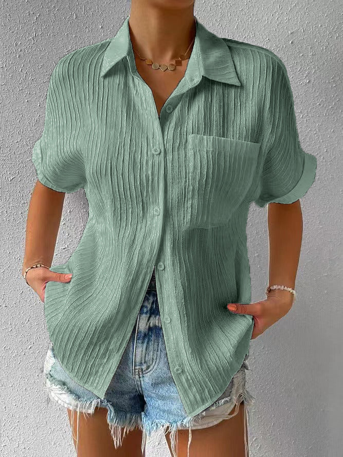 Casual polo shirt with buttons and a relaxed fit