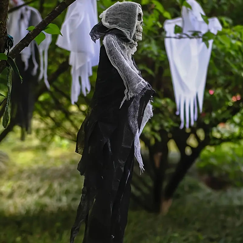 Scary Skull as Halloween Hanging Decoration – Skull Head with Fabric for Spooky Atmosphere