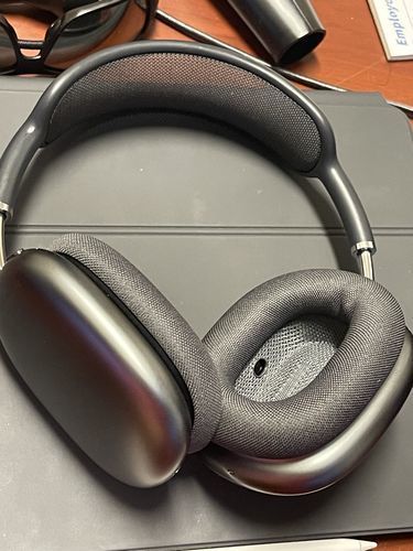 SilentBreeze - Premium Headset with Active Noise Cancellation