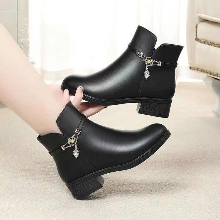 Rosemary | Elegant Insulated Ankle Boots for Winter